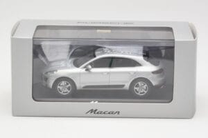 Porsche Macan 95B Silver Grey Metallic Prototype Minichamps 1:43 WAP0201540E Métal — image 4 sur 4