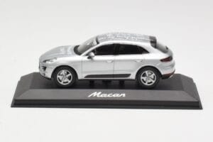 Porsche Macan 95B Silver Grey Metallic Prototype Minichamps 1:43 WAP0201540E Métal