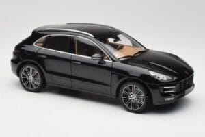 Porsche Macan Turbo 95B Black Metallic Minichamps 1:18 110062502 Métal — image 6 sur 8