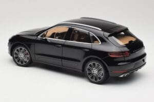 Porsche Macan Turbo 95B Black Metallic Minichamps 1:18 110062502 Métal — image 7 sur 8