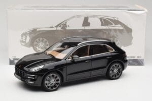 Porsche Macan Turbo 95B Black Metallic Minichamps 1:18 110062502 Métal — image 8 sur 8