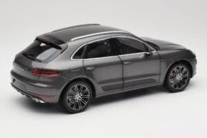Porsche Macan Turbo 95B Grey Metallic Minichamps 1:18 110062501 Métal — image 3 sur 8