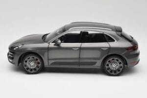 Porsche Macan Turbo 95B Grey Metallic Minichamps 1:18 110062501 Métal — image 4 sur 8