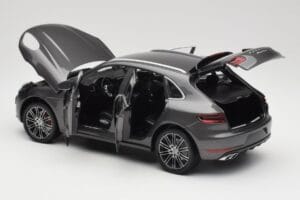 Porsche Macan Turbo 95B Grey Metallic Minichamps 1:18 110062501 Métal — image 5 sur 8