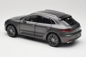 Porsche Macan Turbo 95B Grey Metallic Minichamps 1:18 110062501 Métal — image 7 sur 8