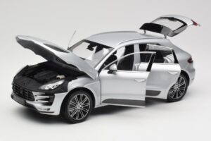 Porsche Macan Turbo 95B Argent Minichamps 1:18 110062504 Métal — image 2 sur 8