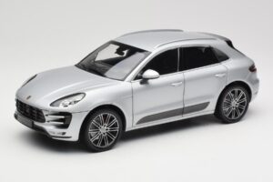 Porsche Macan Turbo 95B Argent Minichamps 1:18 110062504 Métal