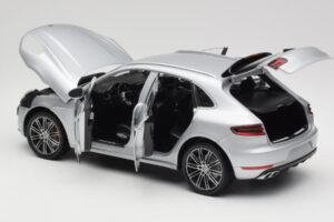 Porsche Macan Turbo 95B Argent Minichamps 1:18 110062504 Métal — image 7 sur 8