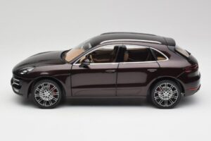 Porsche Macan 95B Turbo Acajou Métallique Minichamps 1:18 110062500 Métal — image 4 sur 8