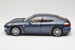 Porsche Panamera 970 S Bleu Minichamps 1:18 WAP02100119 Métal — image 4 sur 8