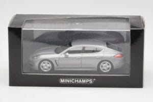 Porsche Panamera 970 S Hybrid Argent Minichamps 1:43 400068250 Métal — image 4 sur 4