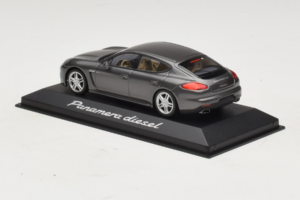 Porsche Panamera 970 Diesel Grey Metallic Minichamps 1:43 WAP0202300E Métal — image 3 sur 4