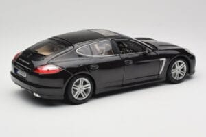 Porsche Panamera Turbo 970 Noir Maisto 1:18 36197 Métal — image 3 sur 8