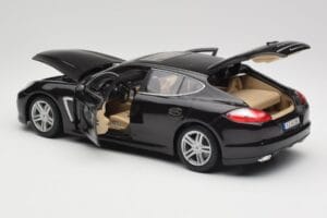 Porsche Panamera Turbo 970 Noir Maisto 1:18 36197 Métal — image 5 sur 8