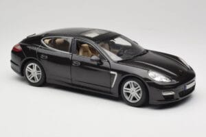 Porsche Panamera Turbo 970 Noir Maisto 1:18 36197 Métal — image 6 sur 8