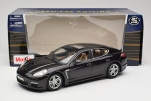 Porsche Panamera Turbo 970 Noir Maisto 1:18 36197 Métal — image 8 sur 8