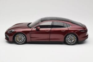 Porsche Panamera 971 Turbo S Rouge Metallic Minichamps 1:18 113061077 Métal — image 4 sur 8