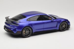 Porsche Taycan J1 Turbo GT Purple Sky Metallic GT Spirit 1:18 GT520 Résine — image 2 sur 6