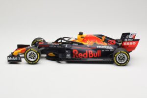 Red Bull Racing RB16 #33 M. Verstappen Winner 70th Anniversary GP 2020 Minichamps 1:18 110200533 Métal — image 3 sur 6