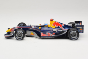 Red Bull RB1 Cosworth #14 D. Coulthard Red Bull Racing Showcar 2005 Minichamps 1:18 100050014 Métal — image 3 sur 6