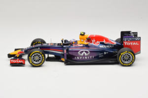 Red Bull RB10 Renault #3 D. Ricciardo Infiniti Red Bull Racing Showcar 2014 Minichamps 1:18 110140003 Métal — image 3 sur 6