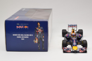 Red Bull RB10 Renault #3 D. Ricciardo Infiniti Red Bull Racing Showcar 2014 Minichamps 1:18 110140003 Métal — image 6 sur 6