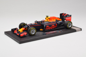 Red Bull RB12 Tag Heuer #26 D. Kvyat Red Bull Racing Showcar 2016 Minichamps 1:18 117160026 Résine — image 2 sur 7