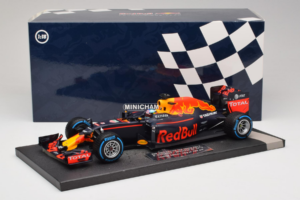 Red Bull RB12 Tag Heuer #3 D. Ricciardo Red Bull Racing Brazilian Grand Prix 2016 Minichamps 1:18 117161203 Résine — image 6 sur 6