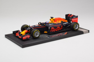 Red Bull RB12 Tag Heuer #3 D. Ricciardo Red Bull Racing Showcar 2016 Minichamps 1:18 117160003 Résine — image 2 sur 7