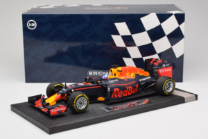 Red Bull RB12 Tag Heuer #3 D. Ricciardo Red Bull Racing Showcar 2016 Minichamps 1:18 117160003 Résine — image 7 sur 7