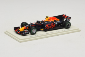 Red Bull RB13 Tag Heuer #33 M. Verstappen 3rd Chinese Grand Prix 2017 Spark 1:43 S5037 Résine — image 2 sur 4