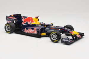 Red Bull RB7 Renault #1 S. Vettel Red Bull Racing Showcar 2011 Minichamps 1:18 110110071-1 Métal — image 4 sur 7