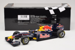 Red Bull RB7 Renault #1 S. Vettel Red Bull Racing Showcar 2011 Minichamps 1:18 110110071-1 Métal — image 6 sur 7