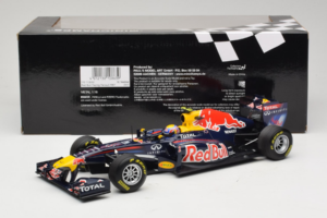 Red Bull RB7 Renault #2 M. Webber Red Bull Racing Showcar 2011 Minichamps 1:18 110110002 Métal — image 6 sur 7
