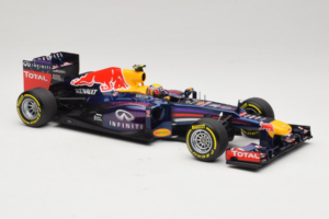 Red Bull RB9 Renault #2 M. Webber Infiniti Red Bull Racing Showcar 2013 Minichamps 1:18 110130072 Métal — image 4 sur 6