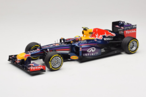 Red Bull RB9 Renault #2 M. Webber Infiniti Red Bull Racing Showcar 2013 Minichamps 1:18 110130072 Métal
