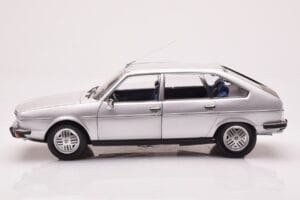 Renault 30 TX Argent Norev 1:18 185272 Métal — image 4 sur 8