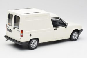 Renault Express Blanc Otto 1:18 OT466 Résine — image 2 sur 5