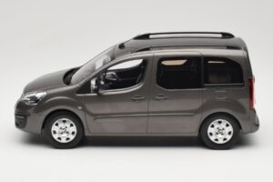 Renault Juvaquatre Break 300 kg Ivoire Norev 1:18 185260 Métal — image 3 sur 6