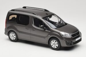 Renault Juvaquatre Break 300 kg Ivoire Norev 1:18 185260 Métal — image 4 sur 6