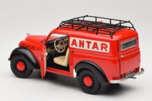Renault Juvaquatre Utilitaire Rouge Solido 1:18 8424 Métal — image 5 sur 8