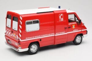 Renault Master T30 VSAB Pompiers Rouge Otto 1:18 OT1107 Résine — image 2 sur 6
