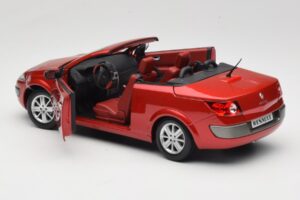 Renault Megane Mk1 CC Rouge Solido 1:18 8152 Métal — image 5 sur 8
