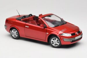 Renault Megane Mk1 CC Rouge Solido 1:18 8152 Métal — image 6 sur 8