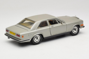 Rolls-Royce Camargue Argent Diamond Edition Bburago 1:18 3001-M3 Métal — image 3 sur 8