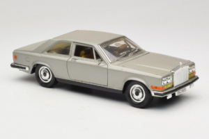 Rolls-Royce Camargue Argent Diamond Edition Bburago 1:18 3001-M3 Métal — image 6 sur 8