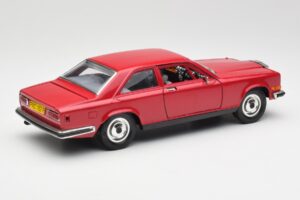 Rolls-Royce Camargue Rouge Bburago 1:22 3001 Métal — image 3 sur 8