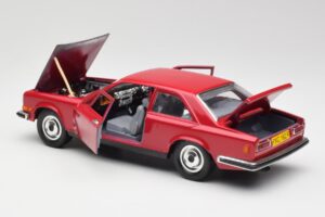 Rolls-Royce Camargue Rouge Bburago 1:22 3001 Métal — image 5 sur 8