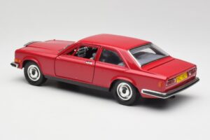 Rolls-Royce Camargue Rouge Bburago 1:22 3001 Métal — image 7 sur 8