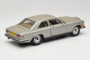 Rolls-Royce Camargue Argent Bburago 1:18 3001-M2 Métal — image 3 sur 8